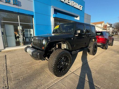 Used 2010 Jeep Wrangler Unlimited Sahara image 9