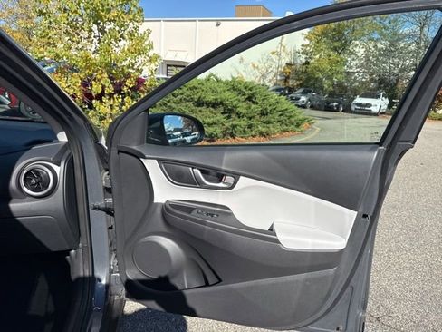 Certified 2023 Hyundai Kona SEL w/ Convenience Package image 37