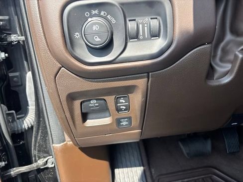 Used 2025 RAM 1500 Limited AWD/4WD image 32