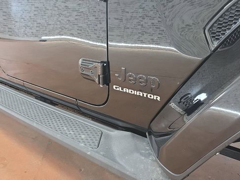 Used 2021 Jeep Gladiator Overland image 11