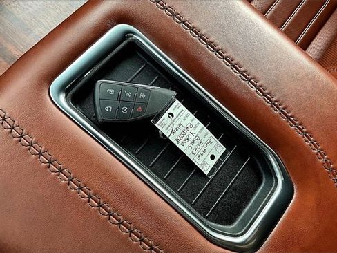 Used 2023 GMC Yukon Denali Ultimate image 9