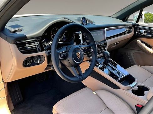 Used 2026 Porsche Macan AWD/4WD image 17