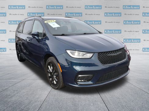 Used 2021 Chrysler Pacifica Touring w/ S Appearance Package image 3