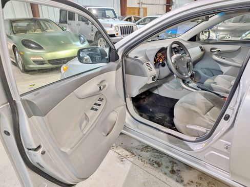 Used 2010 Toyota Corolla LE image 12