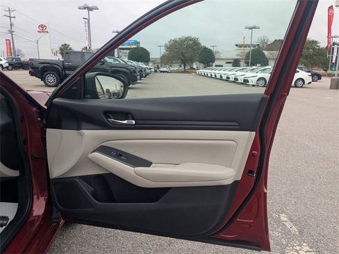 Used 2025 Nissan Altima 2.5 SV image 30