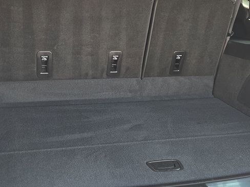 Used 2024 Cadillac Escalade ESV Premium Luxury image 10