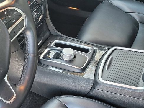 Used 2022 Chrysler 300 Touring L image 19