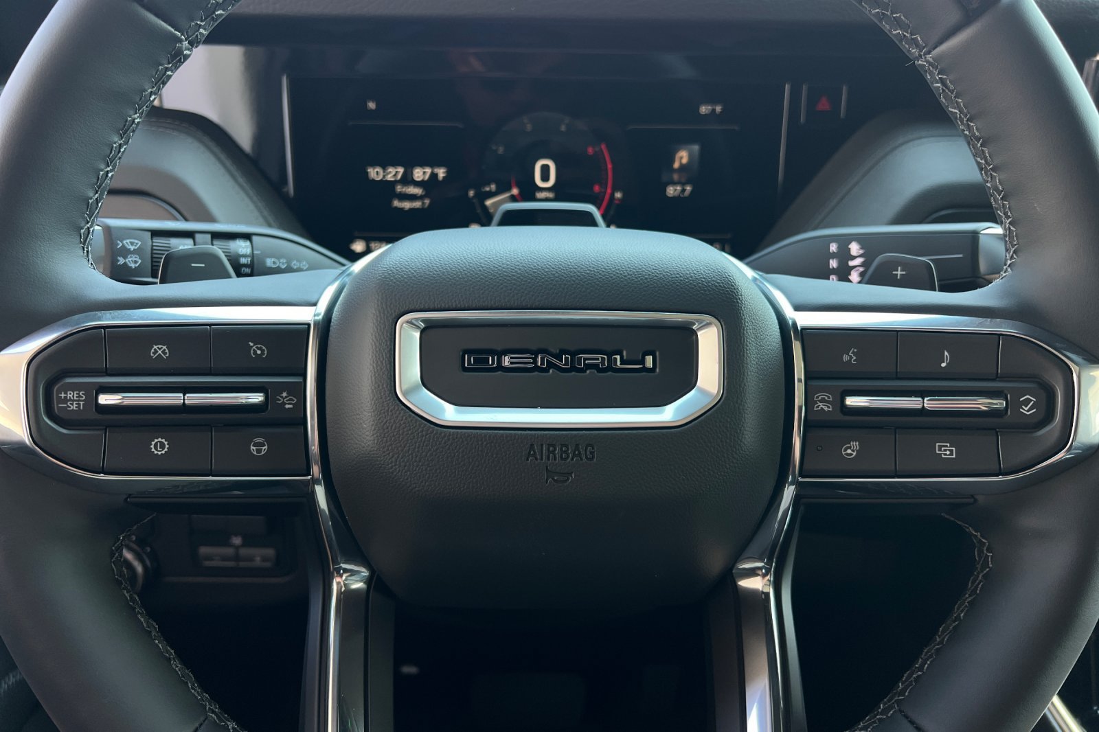 New 2026 GMC Yukon Denali w/ Denali Reserve Package AWD/4WD image 28