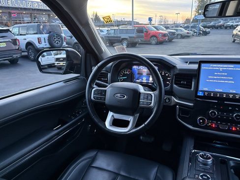 Certified 2024 Ford Expedition XLT image 20