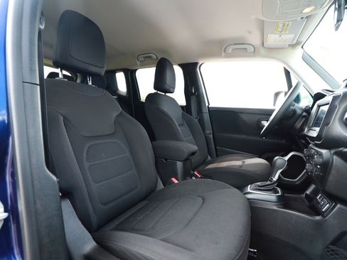 Used 2018 Jeep Renegade Latitude FWD image 25