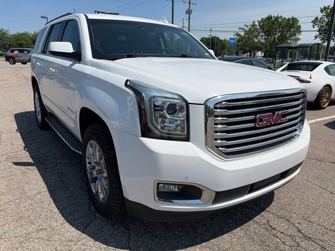Used 2017 GMC Yukon SLT w/ Premium Edition AWD/4WD image 3