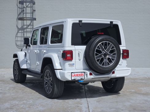 Used 2023 Jeep Wrangler Unlimited Sahara image 6