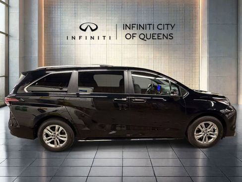 Used 2026 Toyota Sienna Limited AWD/4WD image 8