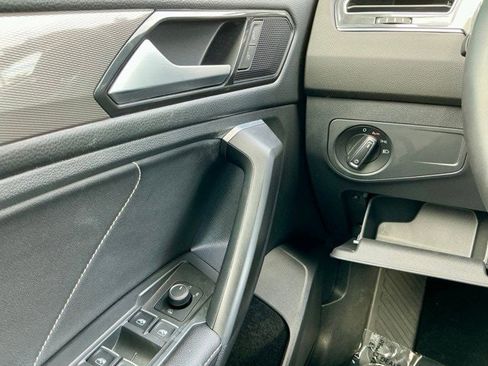 Used 2023 Volkswagen Tiguan SE image 19