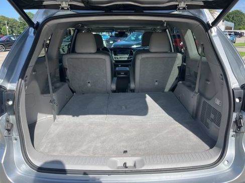 Used 2019 Toyota Highlander XLE FWD image 7