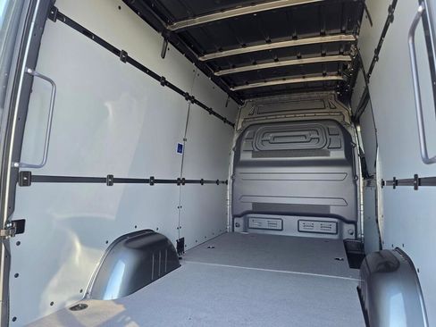 New 2025 Mercedes-Benz Sprinter 2500 image 18