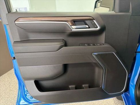 Used 2025 Chevrolet Silverado 1500 LT image 9