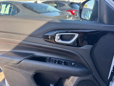 Used 2025 Jeep Compass Trailhawk image 20