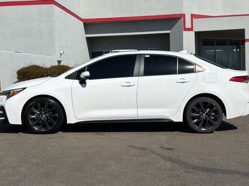 Used 2024 Toyota Corolla SE w/ SE Premium Package FWD image 9