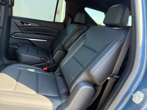 Used 2025 Chevrolet Traverse LT AWD/4WD image 10
