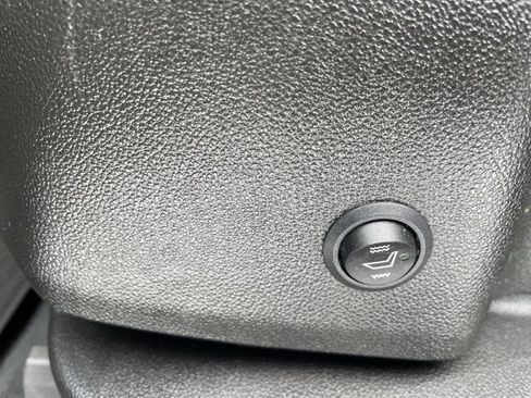 Used 2022 Chevrolet Traverse LS image 20