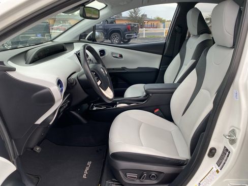 Used 2017 Toyota Prius Four Touring image 26