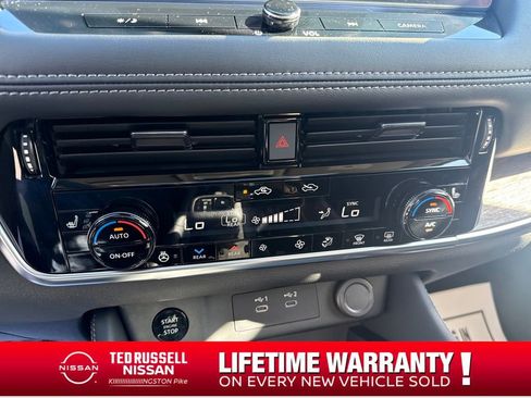 New 2026 Nissan Rogue Platinum image 18