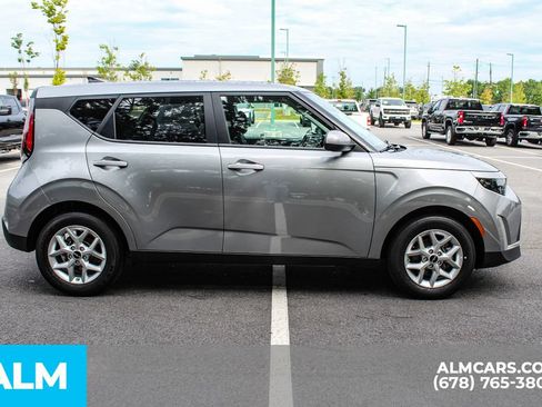 Used 2025 Kia Soul LX w/ LX Technology Package FWD image 8