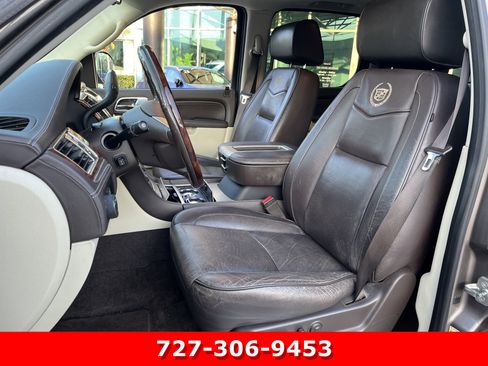 Used 2013 Cadillac Escalade ESV Platinum RWD image 2
