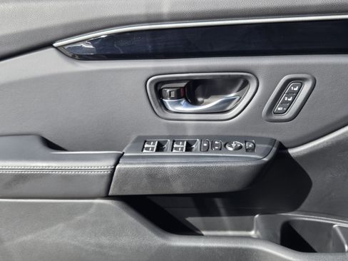 Certified 2025 Honda Pilot Touring image 20
