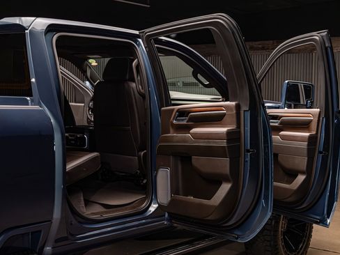 Used 2025 GMC Sierra 2500 Denali w/ Denali Reserve Package image 34