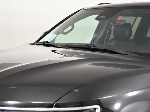 Used 2024 Jeep Wagoneer 4WD w/ HD Trailer Tow Package image 12