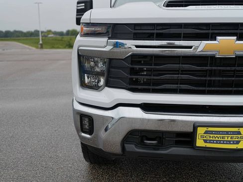 Used 2025 Chevrolet Silverado 2500 LT w/ Convenience Package AWD/4WD image 3