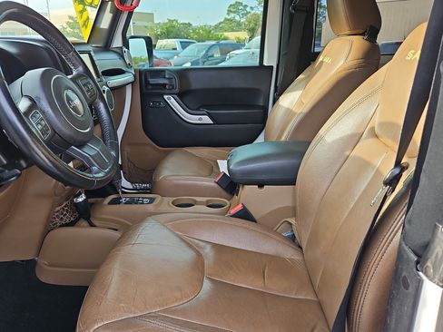 Used 2015 Jeep Wrangler Sahara w/ Connectivity Group image 7
