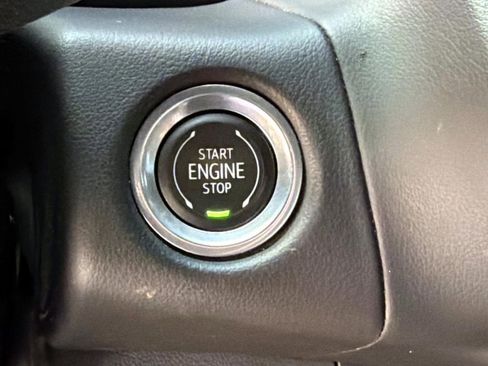 Used 2023 GMC Yukon SLT AWD/4WD image 28
