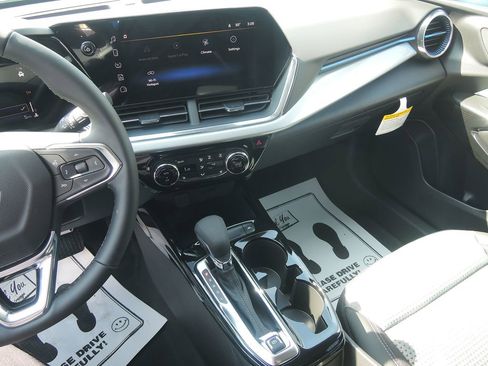 New 2026 Chevrolet Trax LT image 16