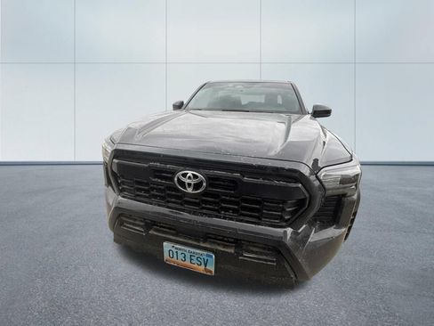 Used 2025 Toyota Tacoma TRD Off-Road w/ TRD Off Road Upgrade Package AWD/4WD image 2
