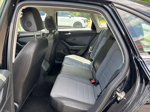 Used 2025 Volkswagen Jetta SE FWD image 25