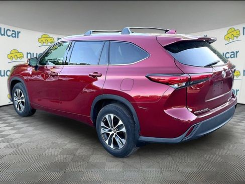Used 2022 Toyota Highlander XLE AWD/4WD image 5