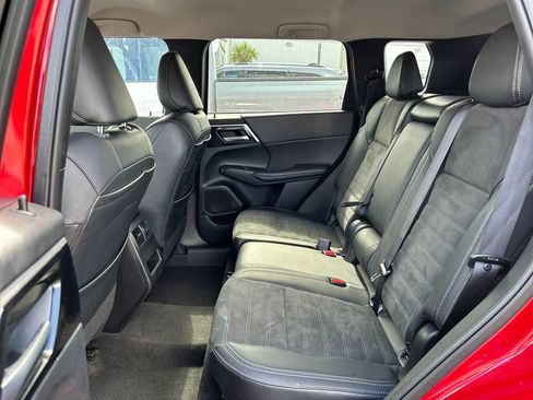 Used 2024 Mitsubishi Outlander SE AWD/4WD image 12