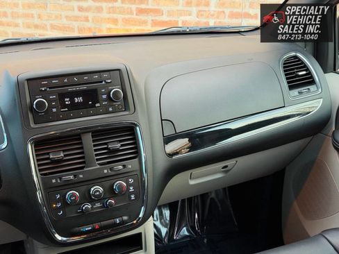 Used 2014 Dodge Grand Caravan SXT image 38