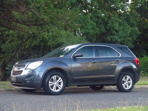 Used 2010 Chevrolet Equinox LS FWD image 1