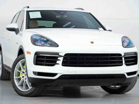 Used 2019 Porsche Cayenne E-Hybrid image 4
