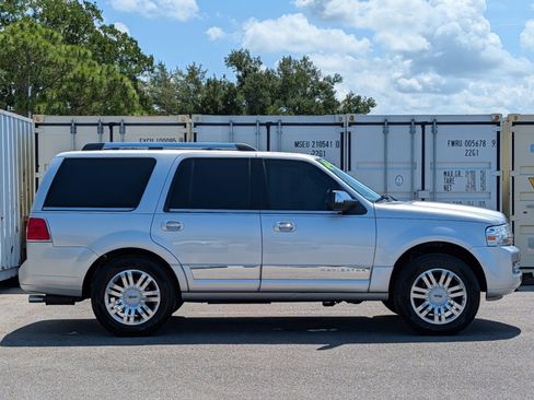 Used 2014 Lincoln Navigator 2WD image 3
