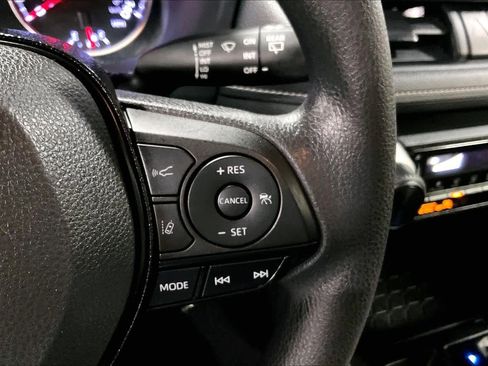 Used 2019 Toyota RAV4 LE image 23