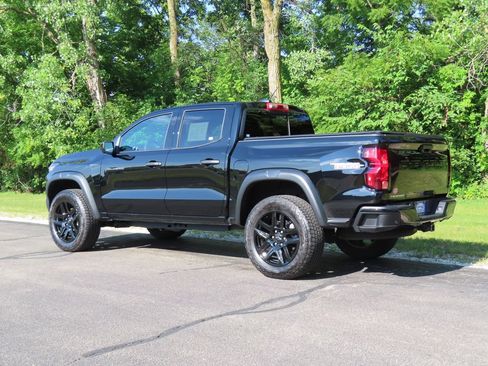 Used 2024 Chevrolet Colorado Trail Boss w/ Technology Package AWD/4WD image 24