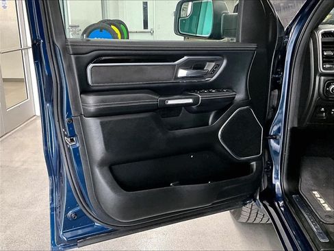 Used 2019 RAM 1500 Laramie AWD/4WD image 9