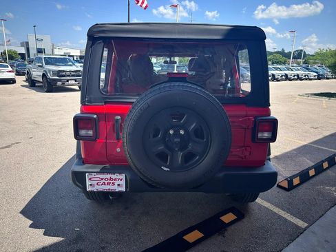 Used 2022 Jeep Wrangler Unlimited Sport AWD/4WD image 6