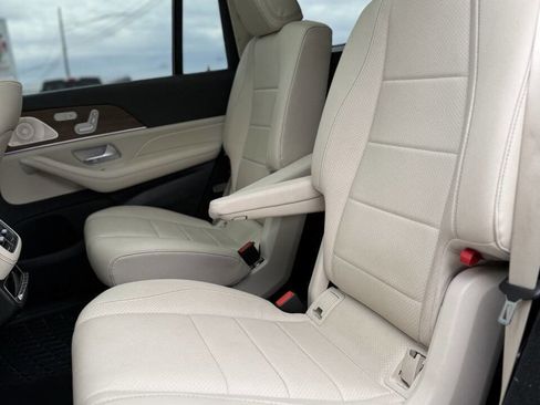 Used 2021 Mercedes-Benz GLS 450 4MATIC image 18