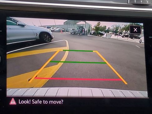 Used 2023 Volkswagen Tiguan SE R-Line image 21